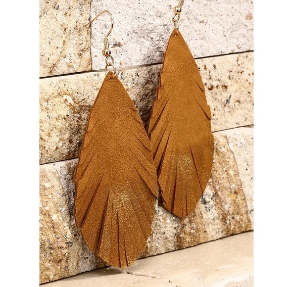 Paris&Pearle Jewelry - Boho Chic Golden Leather Metallic Drop Earrings